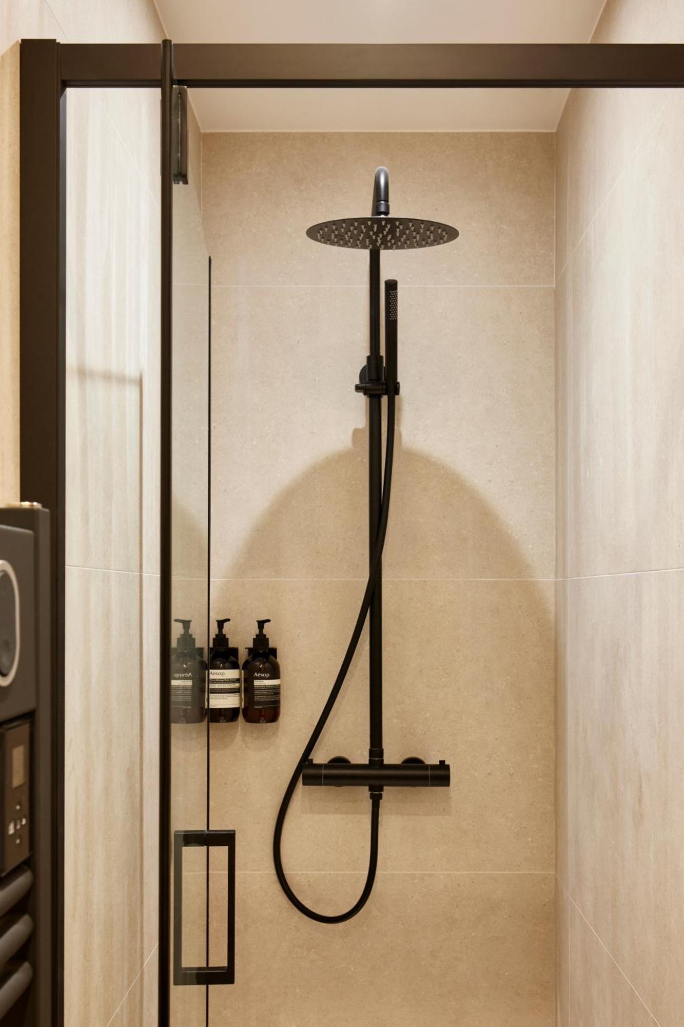 Stylish 2Br & 2Ba With Private Terrace Apartment Paris Ngoại thất bức ảnh